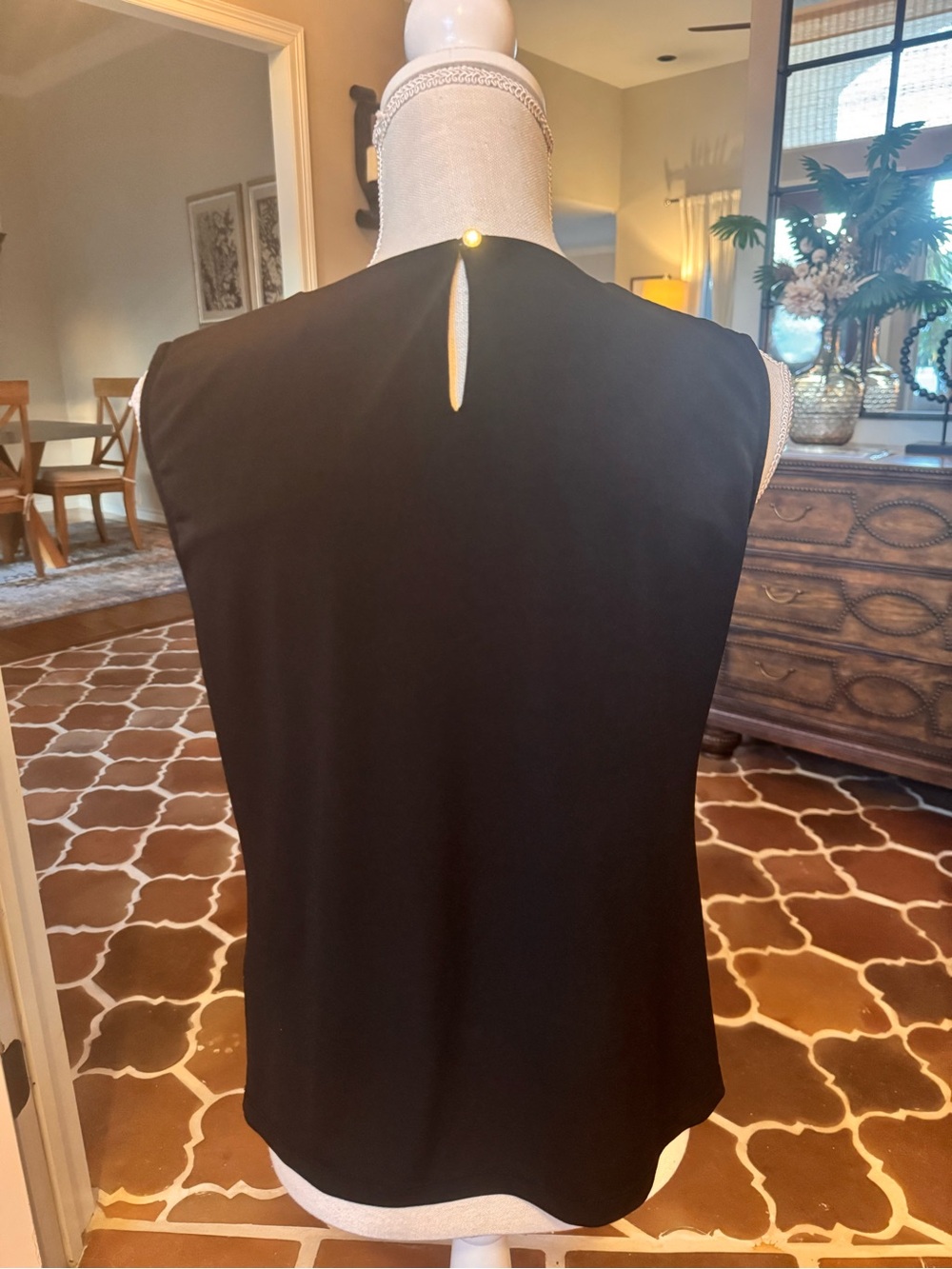 Calvin Klein Black Sleeveless Keyhole Pleated Camisole Sz Small - Picture 5 of 7